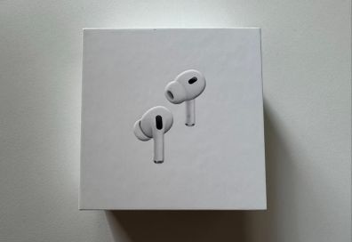 Apple AirPods Pro 2 + Case