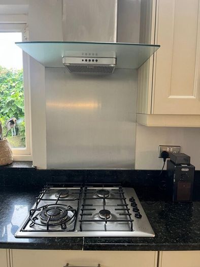 Kitchen, incl fridge, dish washer, gas cooker, fan