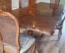 Unit and matching extendable table