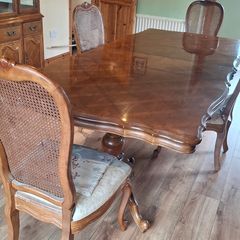 Unit and matching extendable table