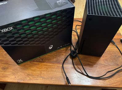 Xbox Series X - Two Controllers