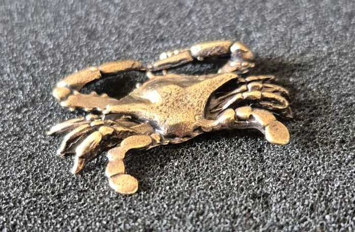 3 brass crabs,. Solid brass.