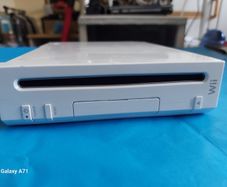 Nintendo WII with Balance Board, Nun Chucks, and Accessories, in excellent condition