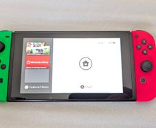 Nintendo Switch - Joycons & Power Supply