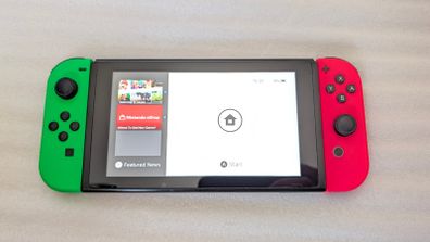Nintendo Switch - Joycons & Power Supply