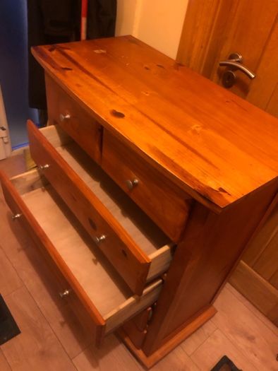 chest of drawers