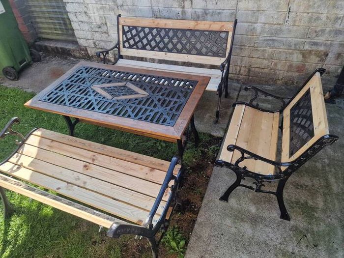 Garden table with 2 bench and 1 chair [ cast iron ]