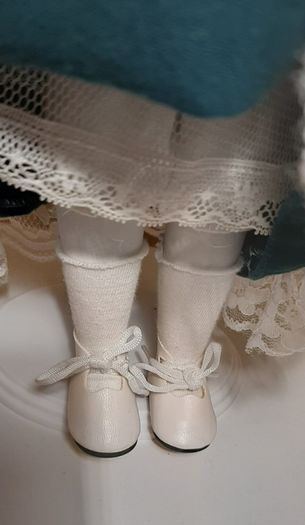 9 x  Porcelain dolls