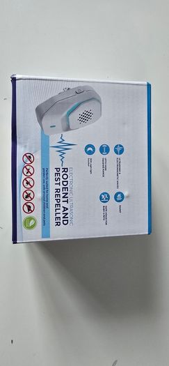 Queath Ultrasonic Mosquito Repellent 4-Pack, Ultrasonic Pest Repellent, Ultrasonic Pest Control, Against Mice, Flies, Cockroaches, Spiders, and Ants, Harmless to Pets and Humans