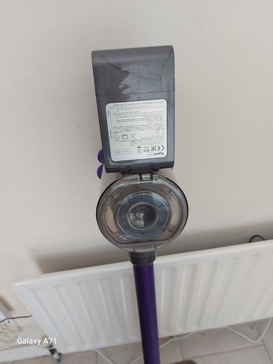 DYSON V6 Animal, with charger and Accesorie, in excellent condition