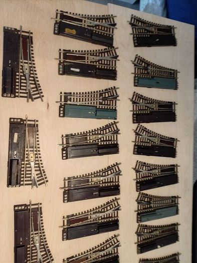 Ho/oo model train tracks 23 elect pts + 3 man pts