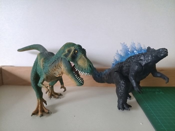 Dinosaur & Monster Figures Set (T-Rex + Godzilla)