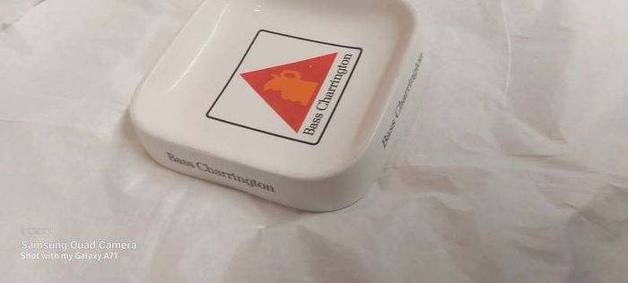 Old large vintage rare bass charrington ashtray rare item ,made by wade ,good condition, see pictures for condition,price includes post to anywhere in Ireland thank you, collectors item,,