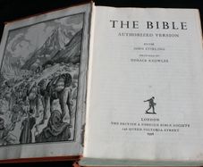 Vintage 1956 THE BIBLE AUTHORIZED Version, Rare Illustrated Bible, Fourth Impression Hard Cover, British & Foreign Bible Society, London