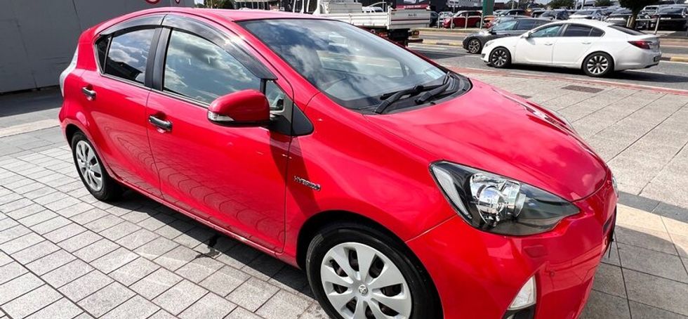 Aqua Top Spec. Full Japan Toyota service history.