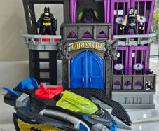 Imaginext DC Gotham City Jail and Batwing