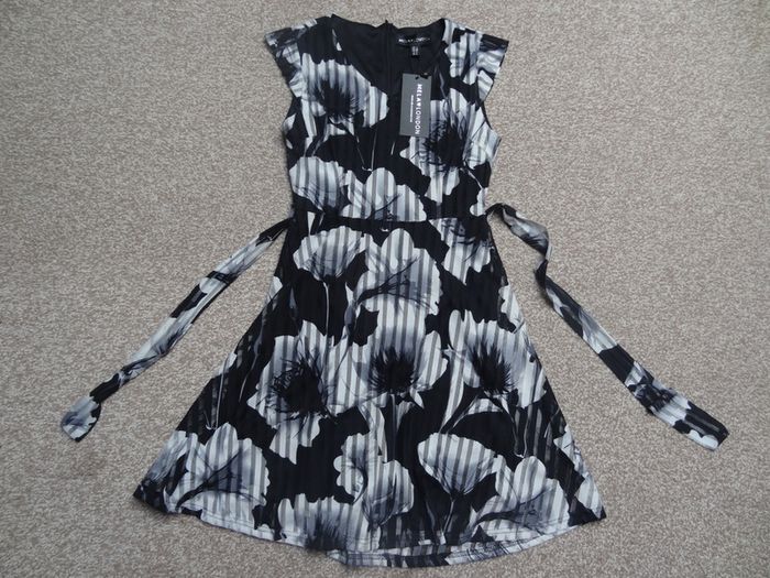 BNWT Ladies dress black and white floral Uk8