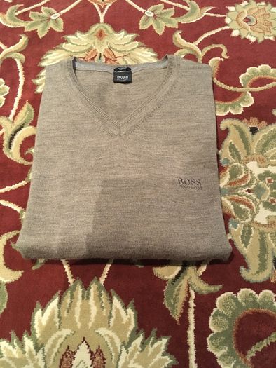Hugo Boss V-neck Extrafine Merino Wool Jumper, size-Small (regular fit)