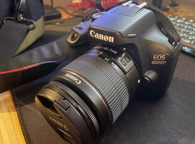 Canon 4000d (camera + bag + charger + card)