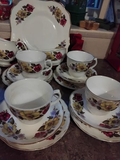 21piece Vintage Arklow China Tea Set