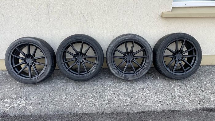 18 inch Arceo Monaco black alloys with new tires and rings for Volvo