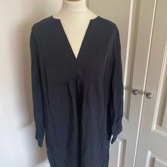 White Label tunic - black - size 14 with pockets