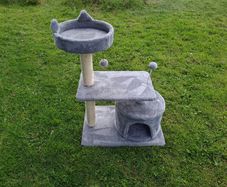 Cat scratching pole
