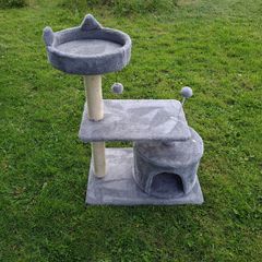 Cat scratching pole