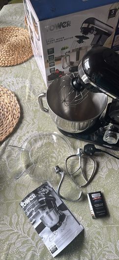 Tower 1000W Stand Mixer 5L Boxed used
