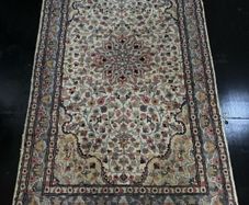 Fine Hand-Knotted Pakistani Rug (127cm x 94cm) - Pastel Medallion / CCF Certified