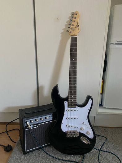 LA Electric guitar, 10w amplifier