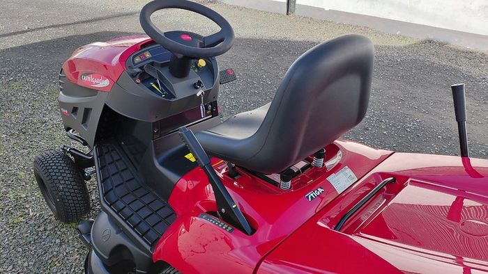 Castlegarden PTX 210 HD "40" Ride on Lawnmower .. like new . Perfect condition . Used only a couple of times