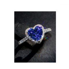 Beautiful Ring With Sparkly Gems size 10