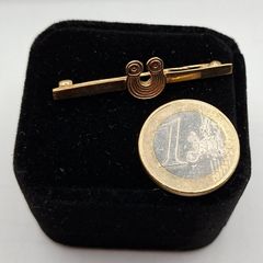 9ct yellow gold brooch