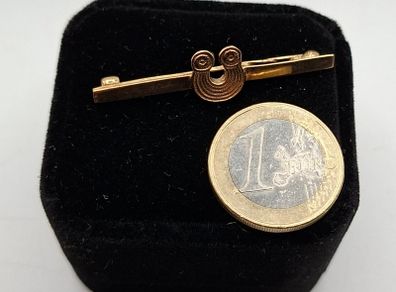 9ct yellow gold brooch