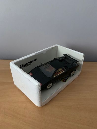 1/18 Burago Model Car Lamborghini Countach 1988