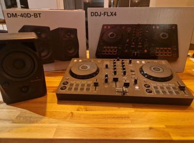 DDJ-FLX4 Controller & Pioneer DM-40D-BT soeakers