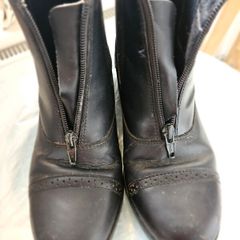 Boots. EU34. Leather.