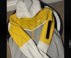 Nike Tech Fleece Zip Up Medium