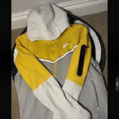 Nike Tech Fleece Zip Up Medium
