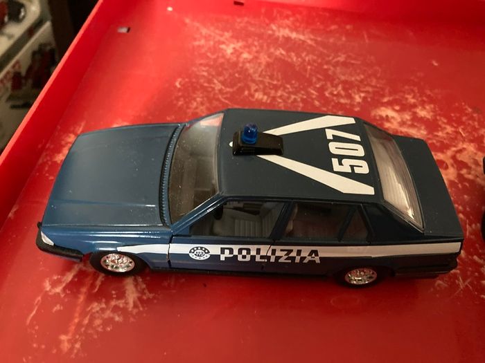 Alfa 75 Polizia Scale 1/24 by Burago