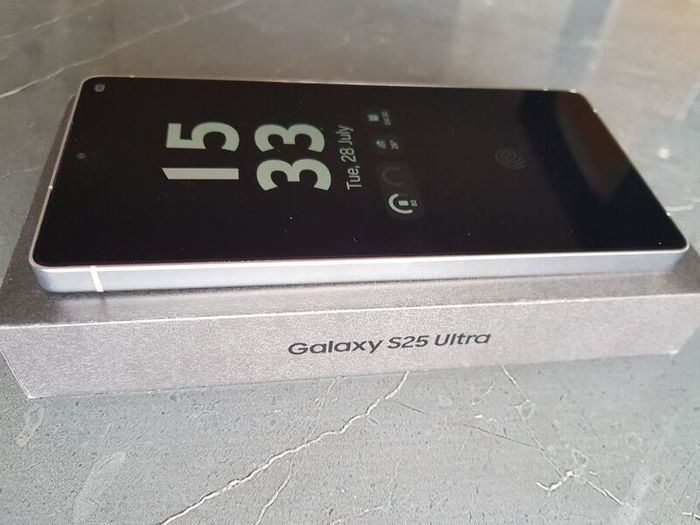 Samsung Galaxy S25 Ultra White Tytanium 12/256 warranty 100% battery condition