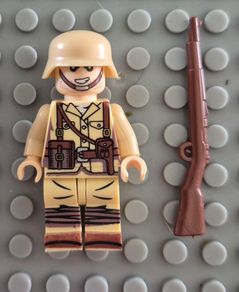 Lego compatible, military figures, German Africa korp. 15 figures plus rifles.