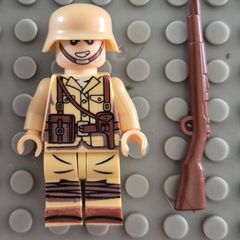 Lego compatible, military figures, German Africa korp. 15 figures plus rifles.
