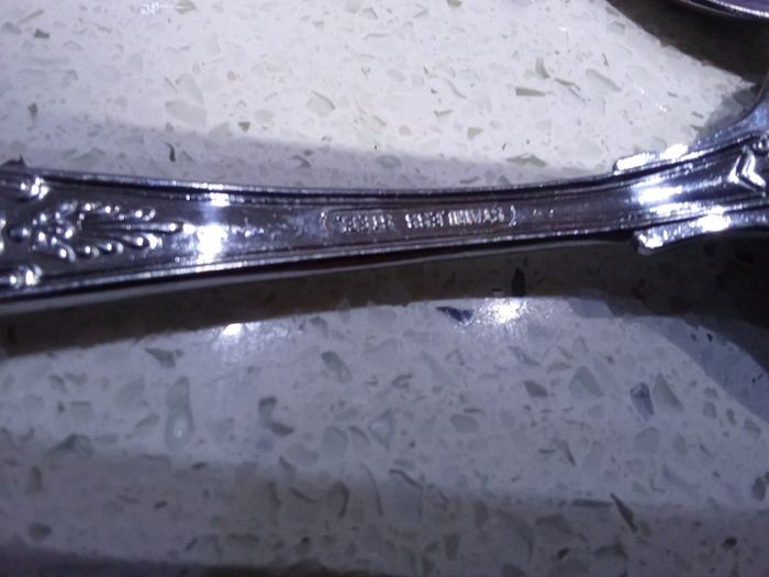 Cutlery (spoons, knives)