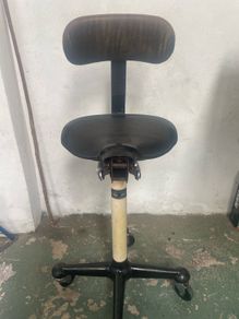 Pagusa Saddle Swivel Stool