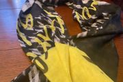 SAMOON scarf in black with yellow and white