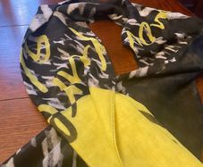 SAMOON scarf in black with yellow and white
