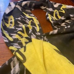 SAMOON scarf in black with yellow and white