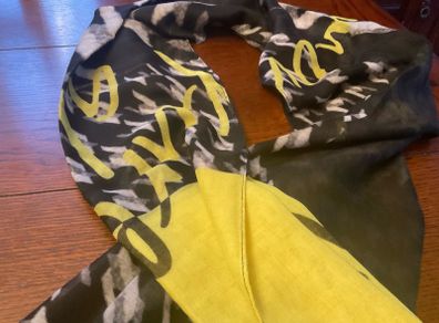 SAMOON scarf in black with yellow and white